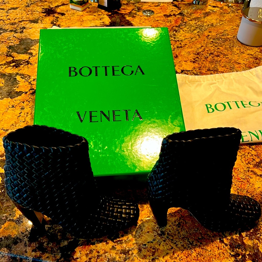 Bottega Veneta canalazzo leather ankle boots